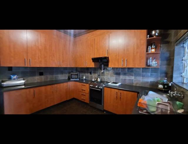 3 BEDROOM HOUSE FOR SALE IN FLORENTIA